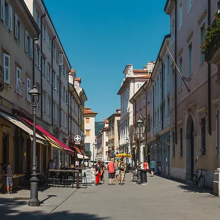 Dimora Hortis, Eleganza E Stile In Centro A *