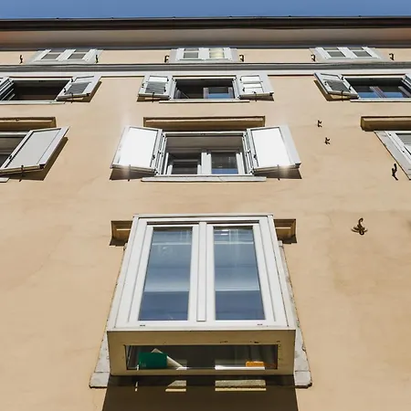 Apartment Dimora Hortis, Eleganza E Stile In Centro A